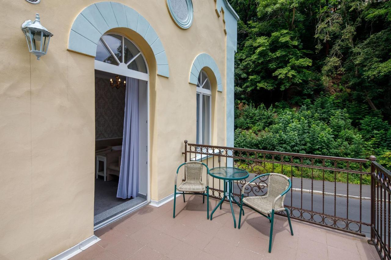 Villa Basileia Riverside カルロヴィ・ヴァリ エクステリア 写真