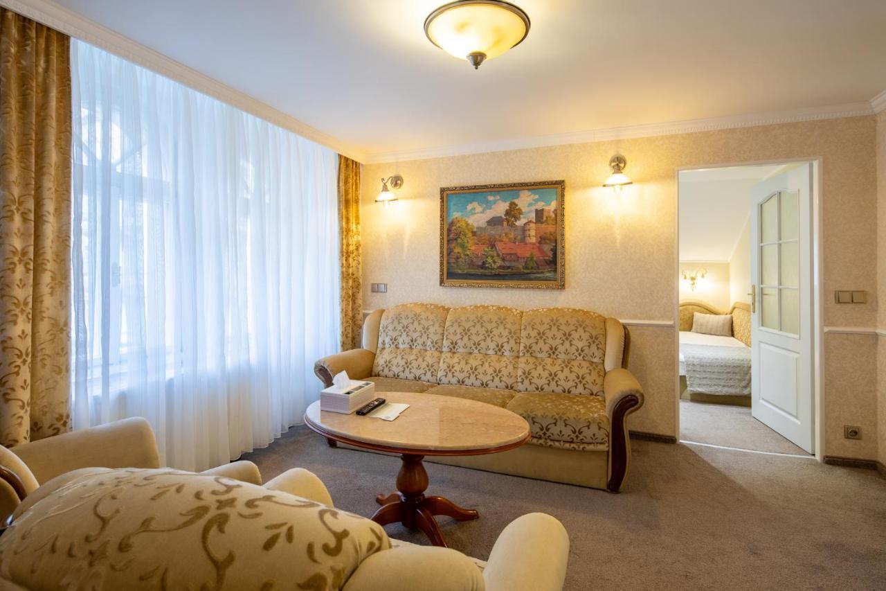 Villa Basileia Riverside カルロヴィ・ヴァリ エクステリア 写真