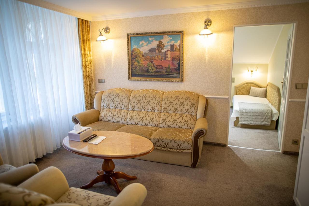 Villa Basileia Riverside カルロヴィ・ヴァリ エクステリア 写真
